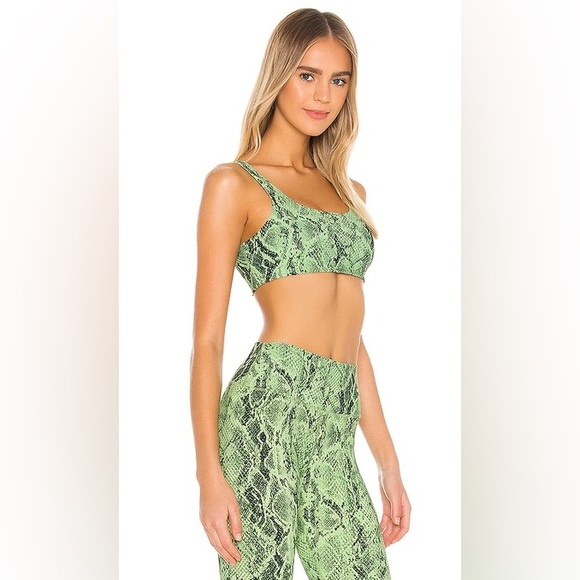 ALO Yoga Other - Alo Vapor leggings & sports bra
Neon lime